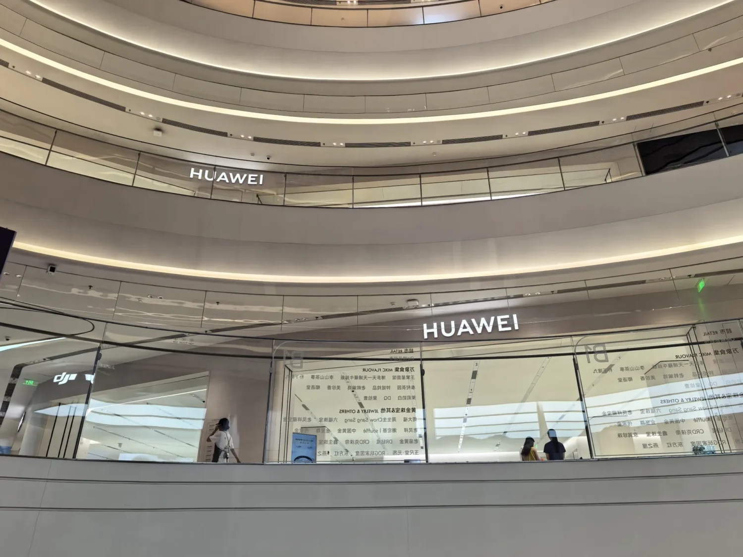 Изучаем складные новинки HUAWEI: ноутбук MateBook Fold и смартфон Mate XT2