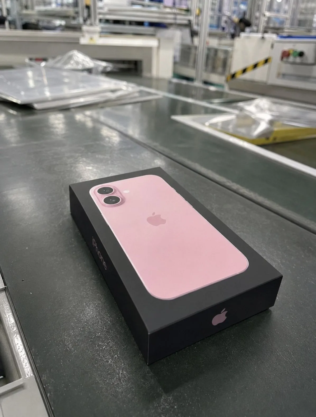 iPhone 18, гигантская батарея HUAWEI и надежда на новый сокет Intel