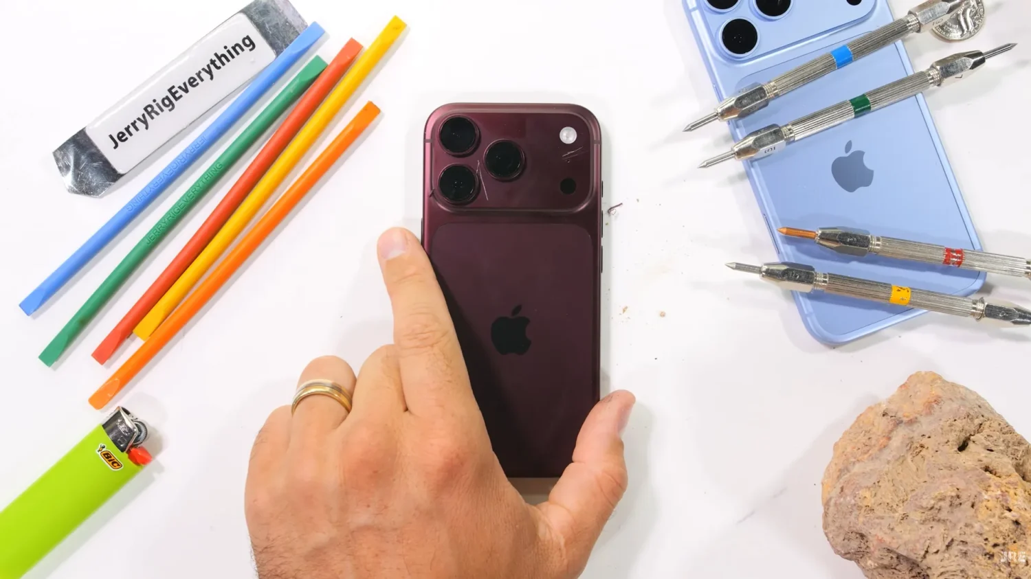 iPhone 18 Pro выдержал тесты JerryRigEverything
