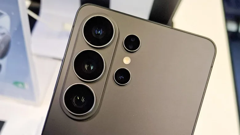 Сравнение iPhone 18 Pro Max и Samsung Galaxy S26 Ultra: камера, вес и цены