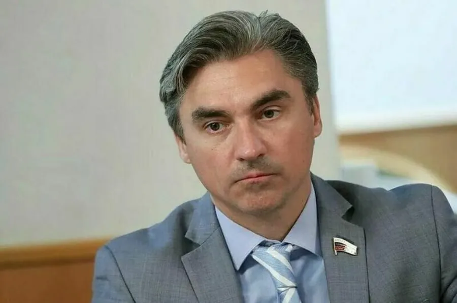 Депутат Свинцов призвал отказаться от iPhone из-за риска блокировки