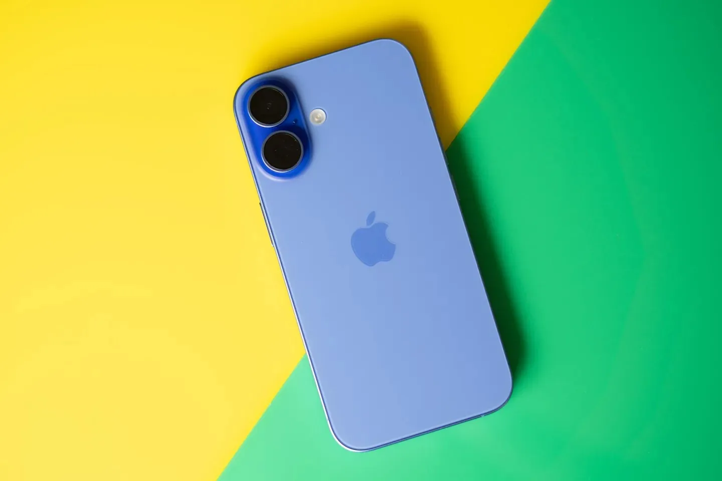 Владельцы iPhone в США могут подать заявки на выплату по иску к Apple на $250 млн (около 21 023 850 000 рублей)
