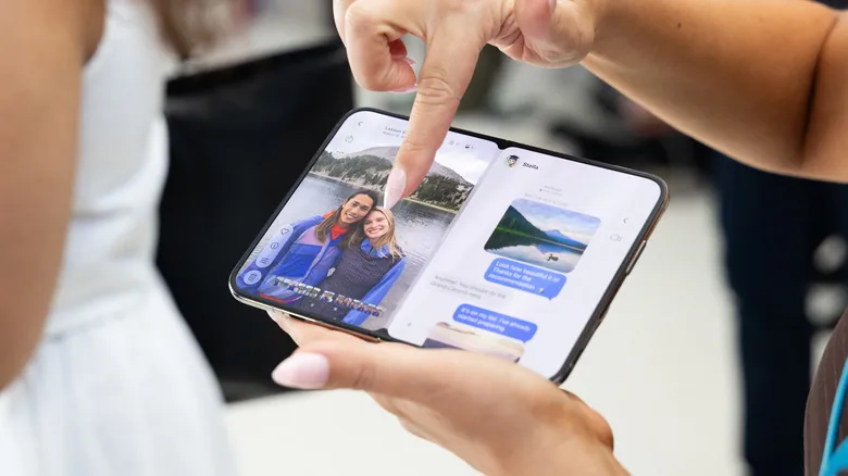 Складка на экране iPhone Duo может стать заметнее со временем