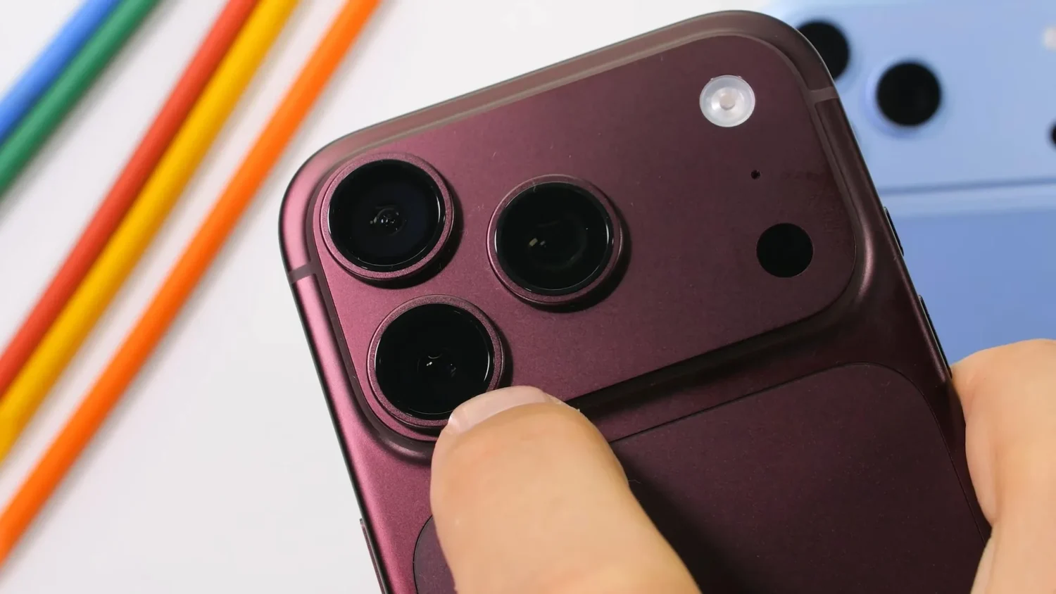 JerryRigEverything проверил твёрдость стекла iPhone 18 Pro