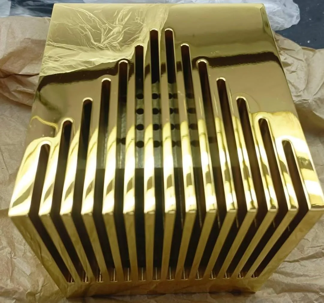 Представлен мини-ПК Kubb Fanless в корпусе из чистого золота за около 143 380 400 рублей