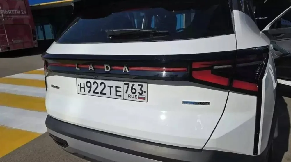 Показали гибридный Lada Azimut на 500 л.с.