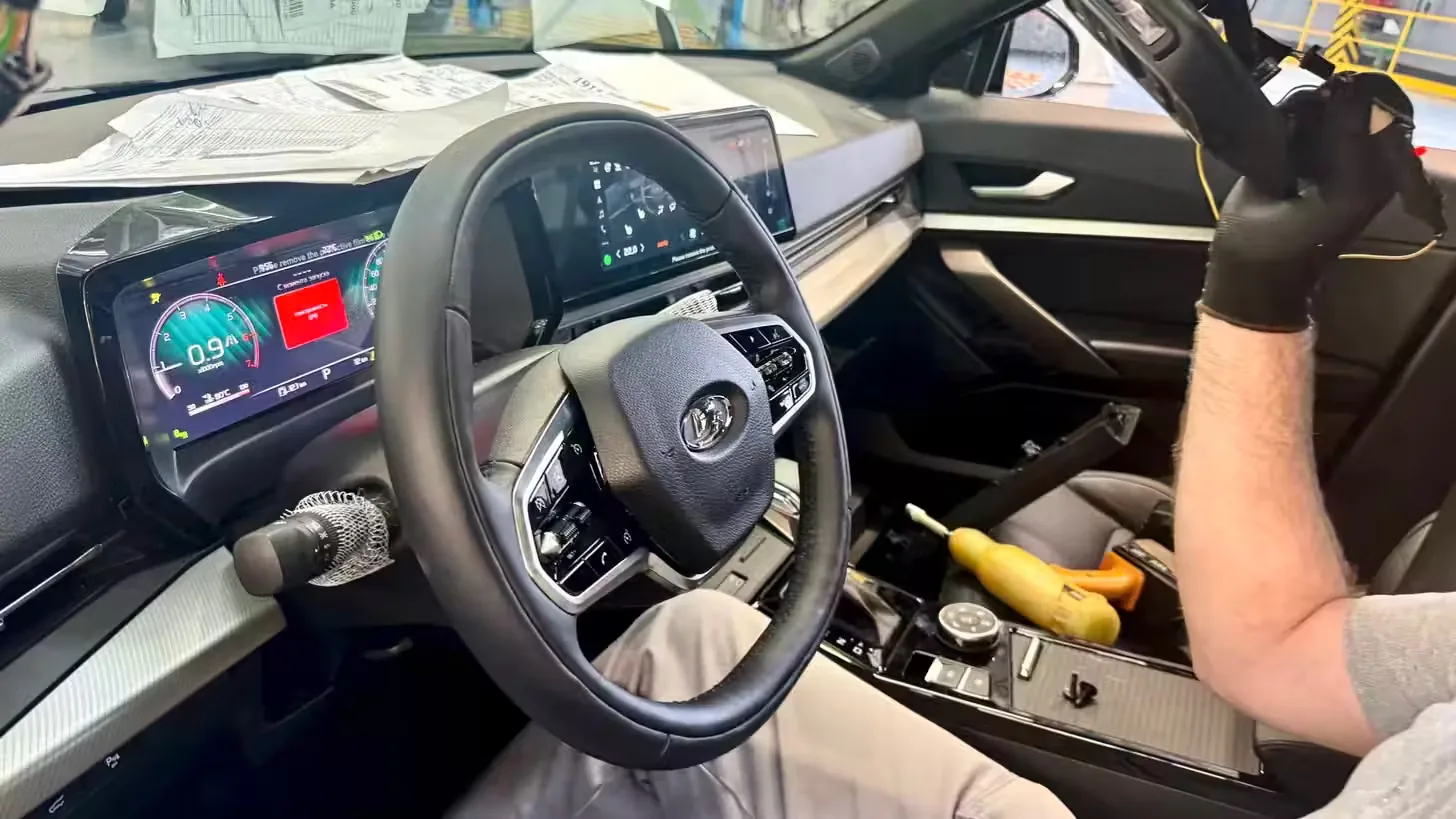 АвтоВАЗ освоил технологию слэш-скин для Lada Azimut