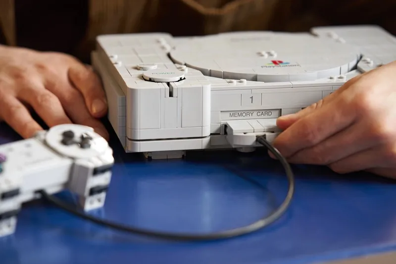 LEGO и Sony выпустили конструктор PS1 в масштабе 1:1