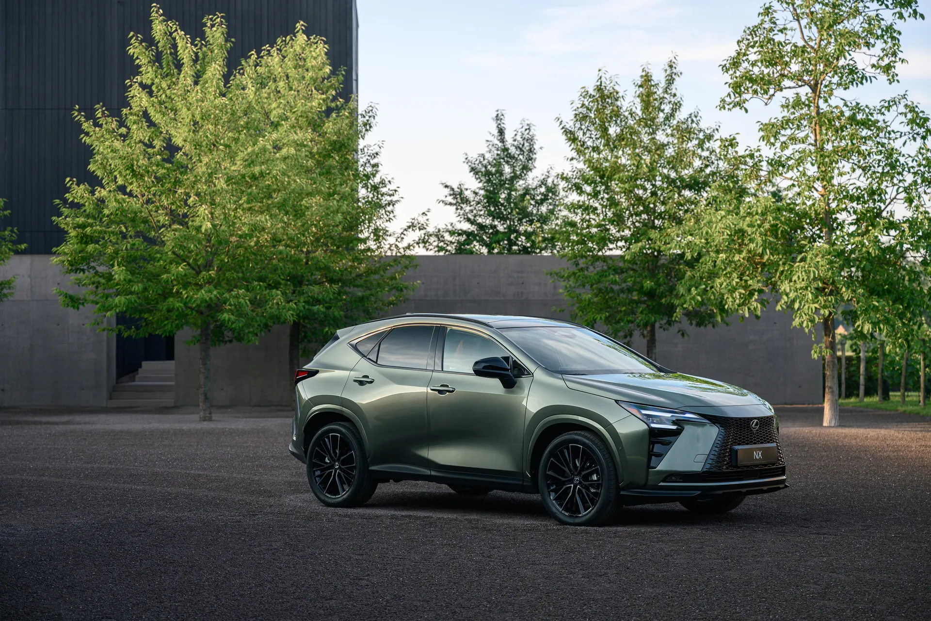 Lexus NX 2027: новый салон, гибриды и бамбуковые вставки