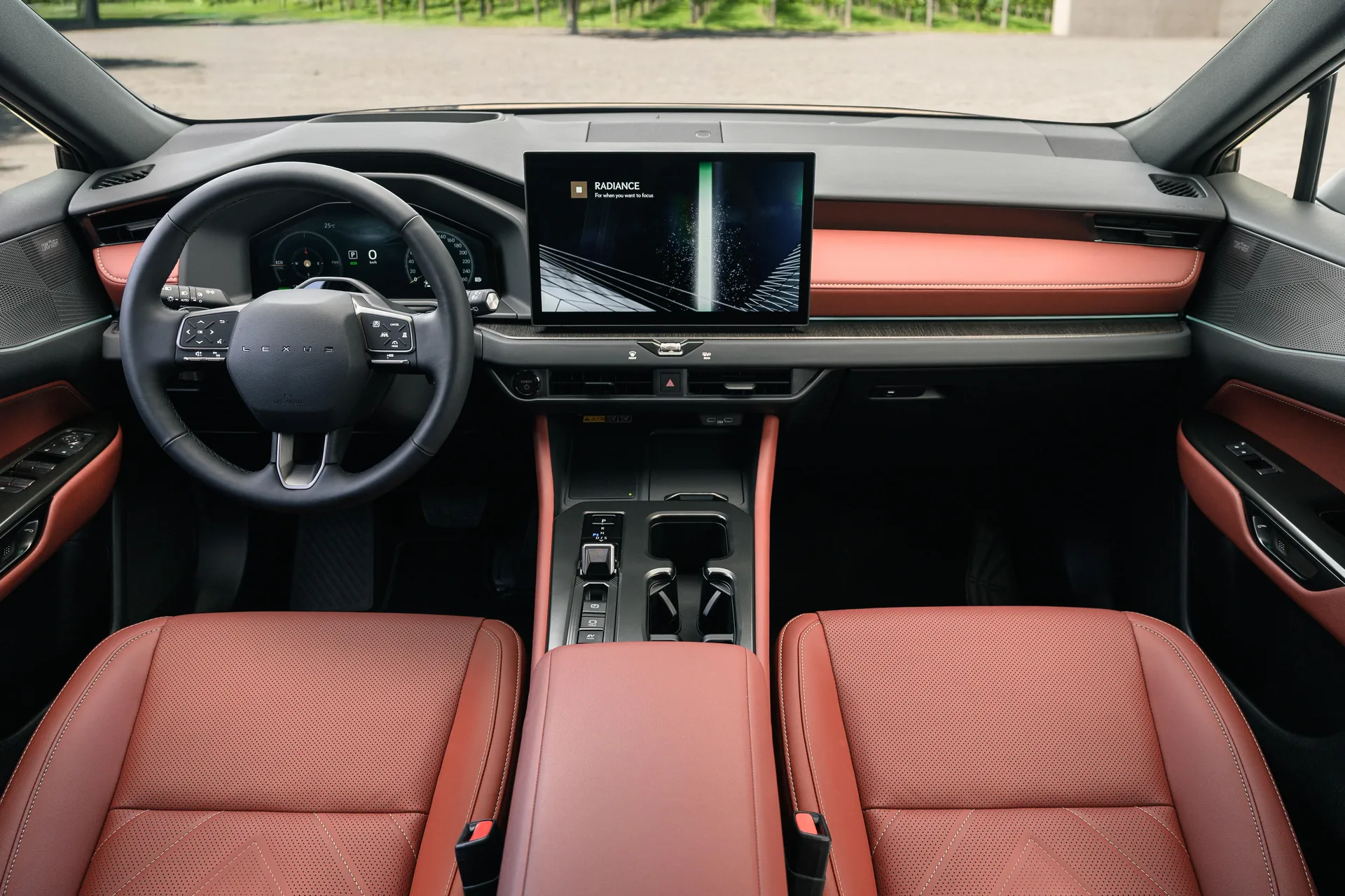 Lexus NX 2027: новый салон, гибриды и бамбуковые вставки