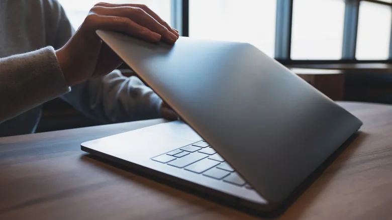 Сон или выключение: что лучше использовать ежедневно для MacBook