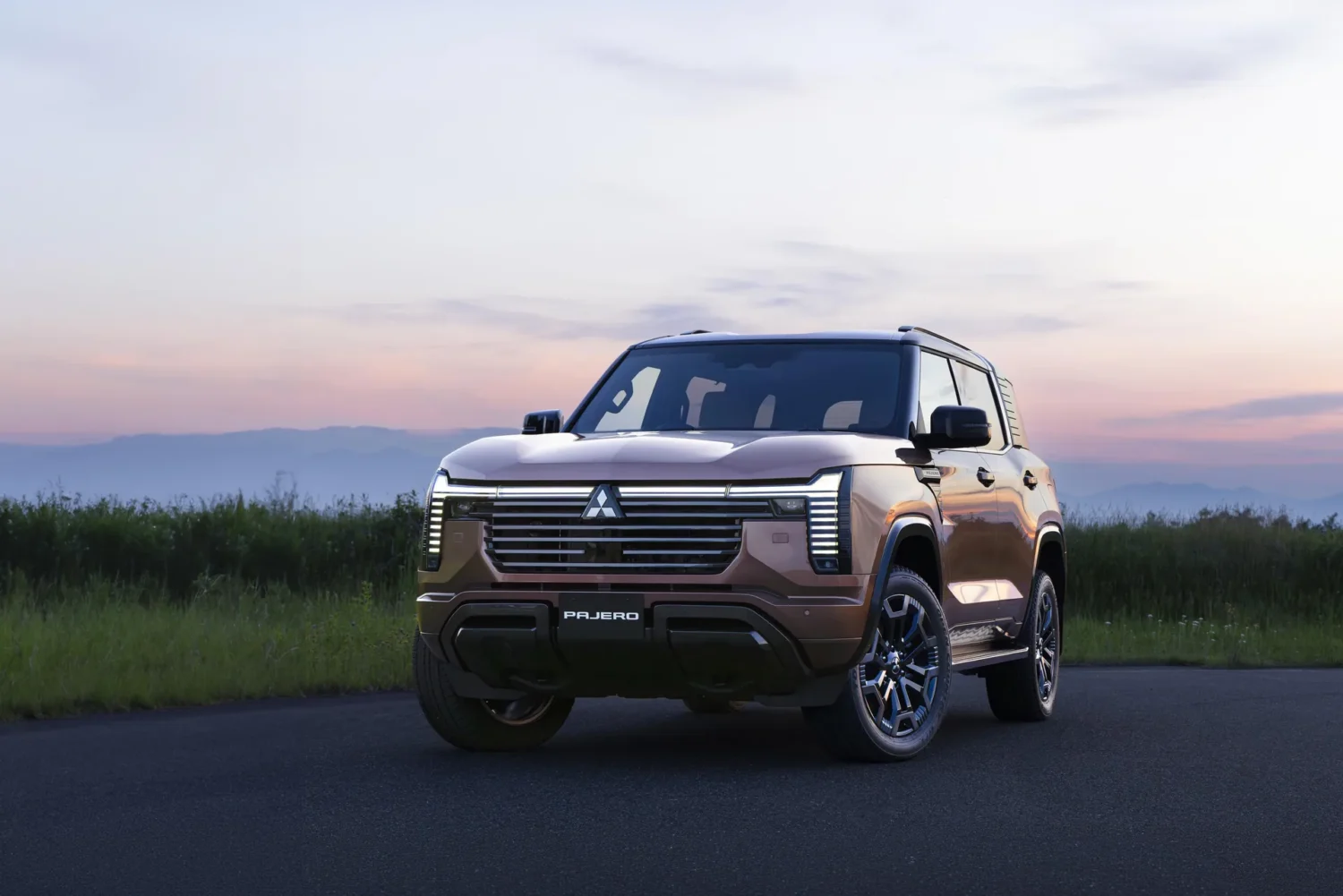 Новый Mitsubishi Pajero: рамный монстр против Land Cruiser