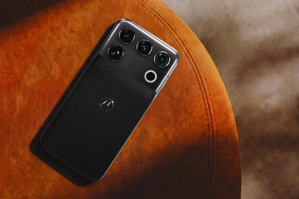 Motorola представила Signature 27 на Snapdragon 8 Elite Extreme Gen 6