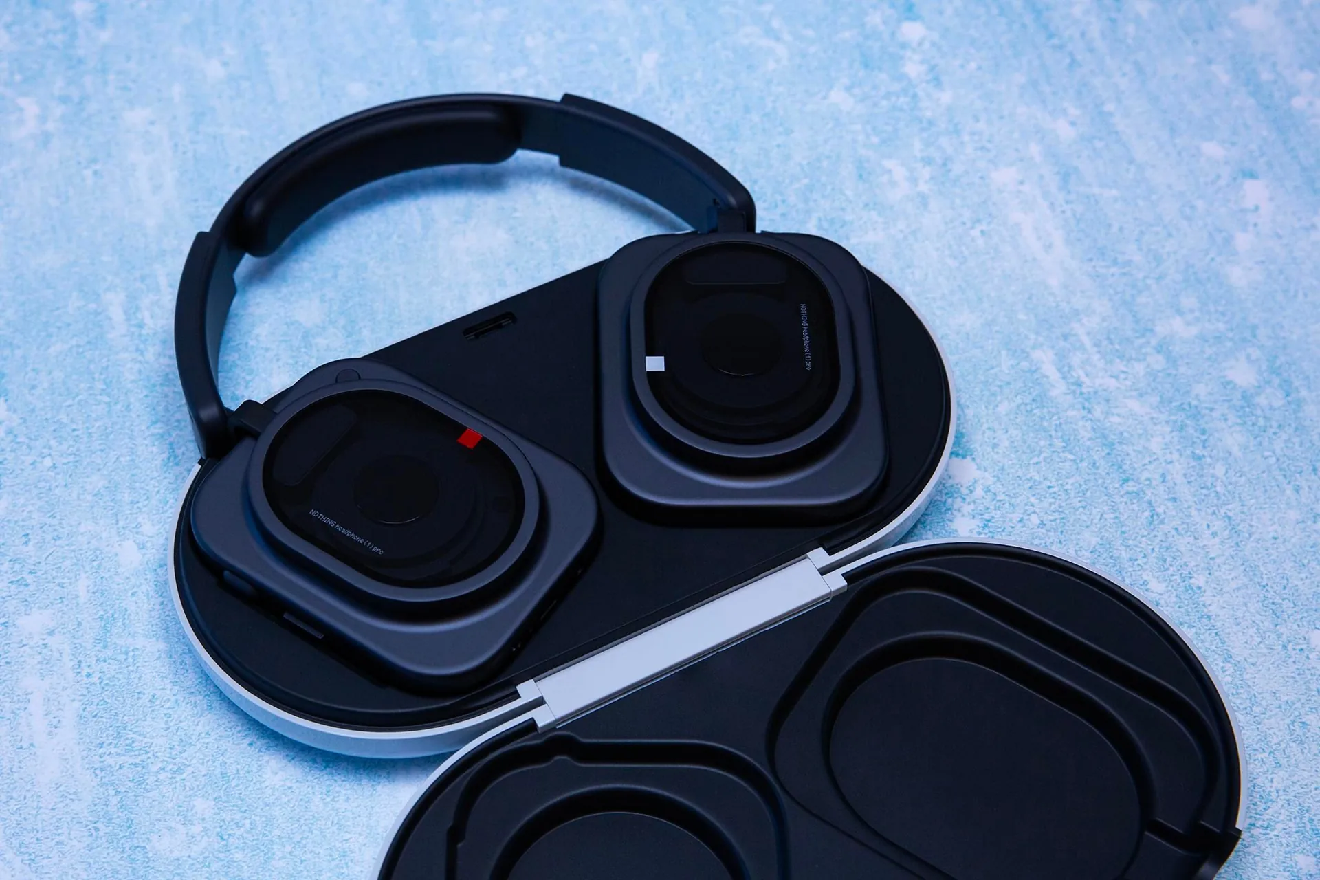 Nothing представила наушники Headphone 1 Pro за около 33 700 рублей