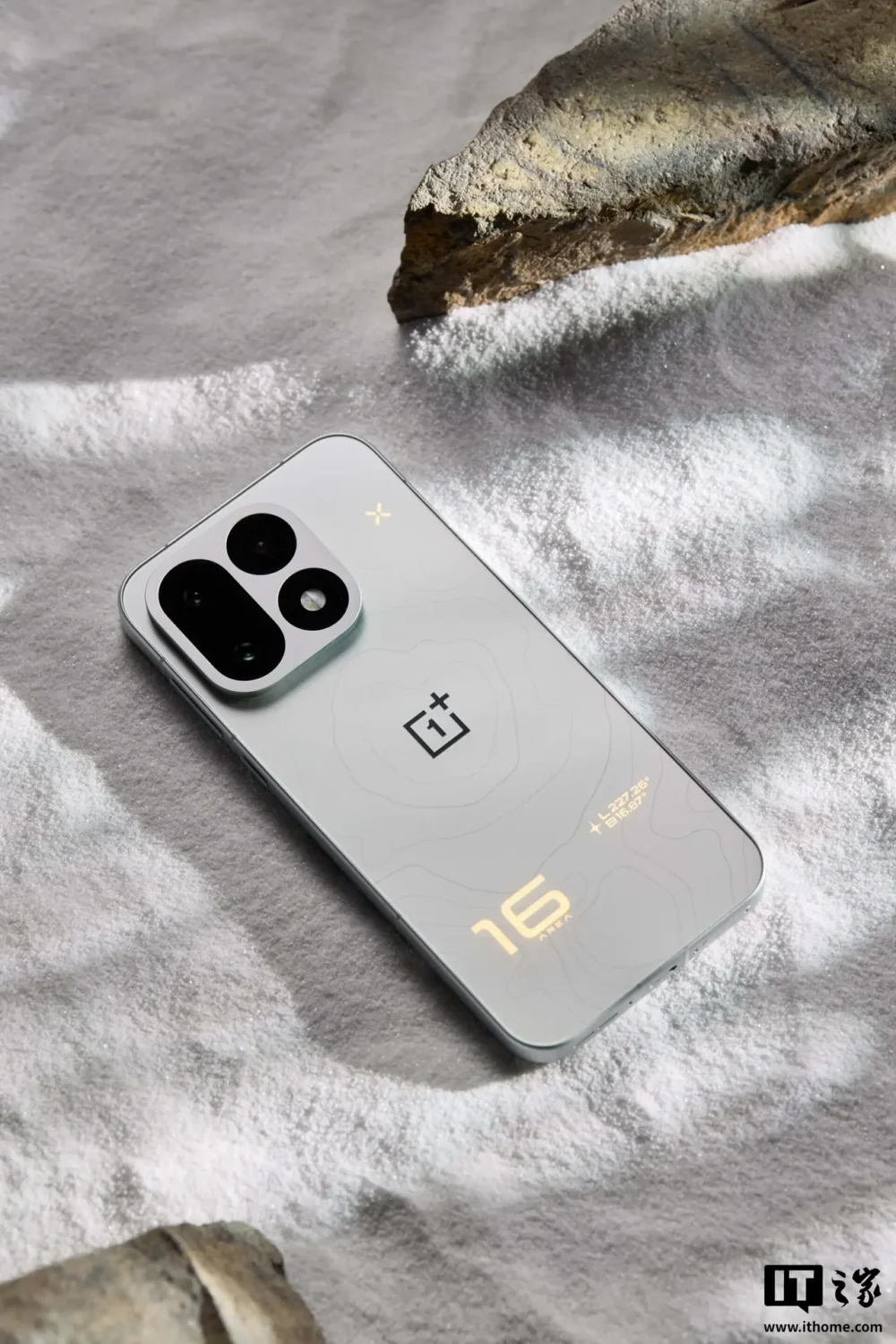 OnePlus 16 доступен для предзаказа в Китае: 9000 мА·ч, 165 Гц и «дышащая» подсветка