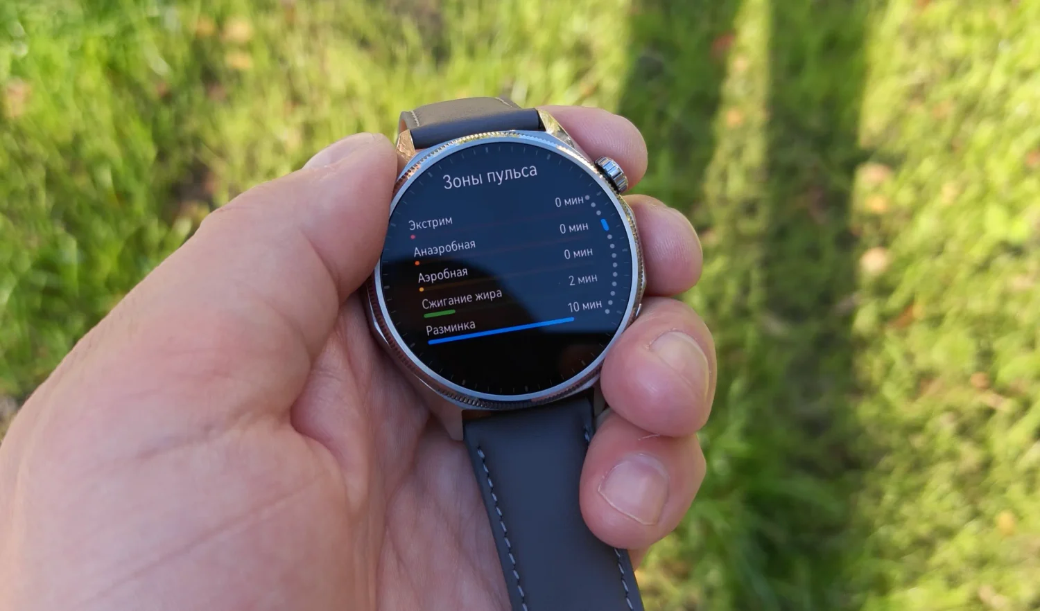 Huawei Watch GT 7 в руке — интерфейс