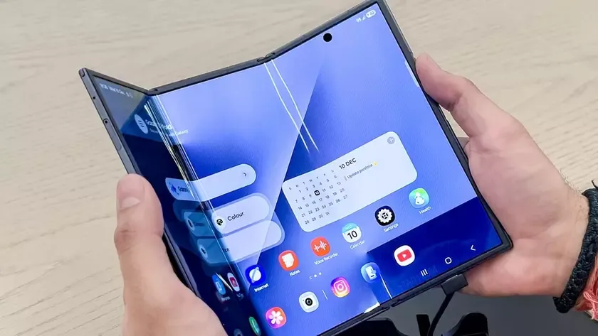 Samsung ускоряет разработку Galaxy TriFold 2 из-за iPhone Duo