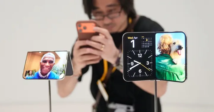 Продажи складных смартфонов Samsung и Huawei выросли после анонса iPhone Duo