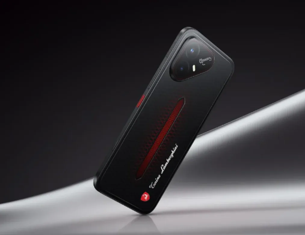 Tecno представила смартфон Pova 8 Pro 5G Lamborghini