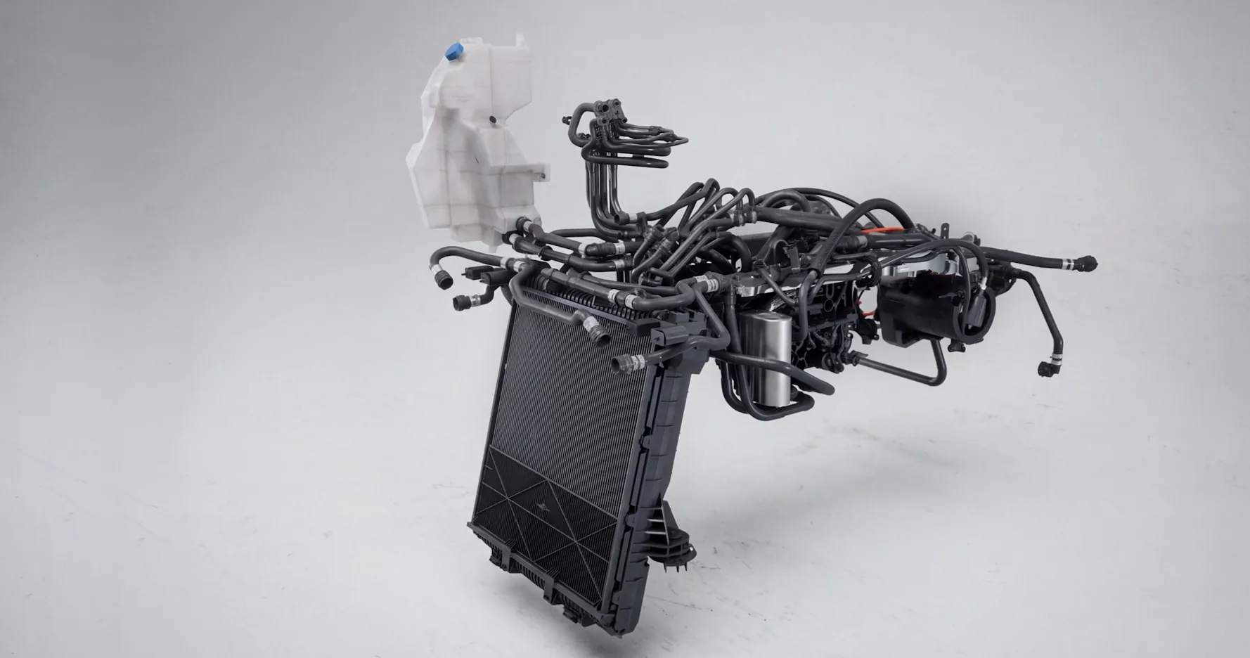 Tesla представила Megamanifold для грузовика Semi