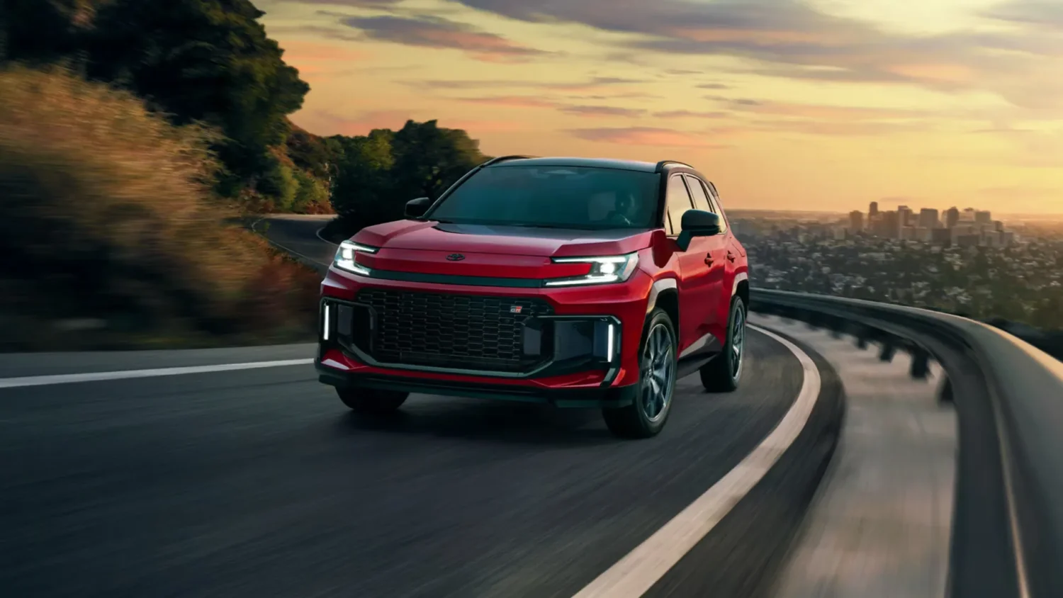 Гибридный Toyota RAV4 научится ездить по грязи и камням