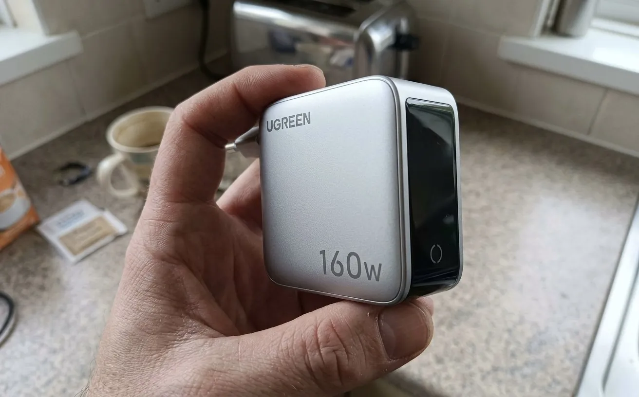 Блок питания UGREEN X774 для быстрой зарядки iPhone 18 Pro