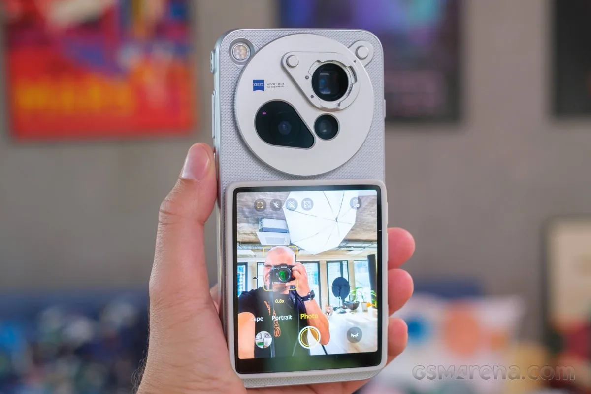 Vivo X500 Pro Max: 200 Мп, внешний экран и батарея 8000 мА·ч
