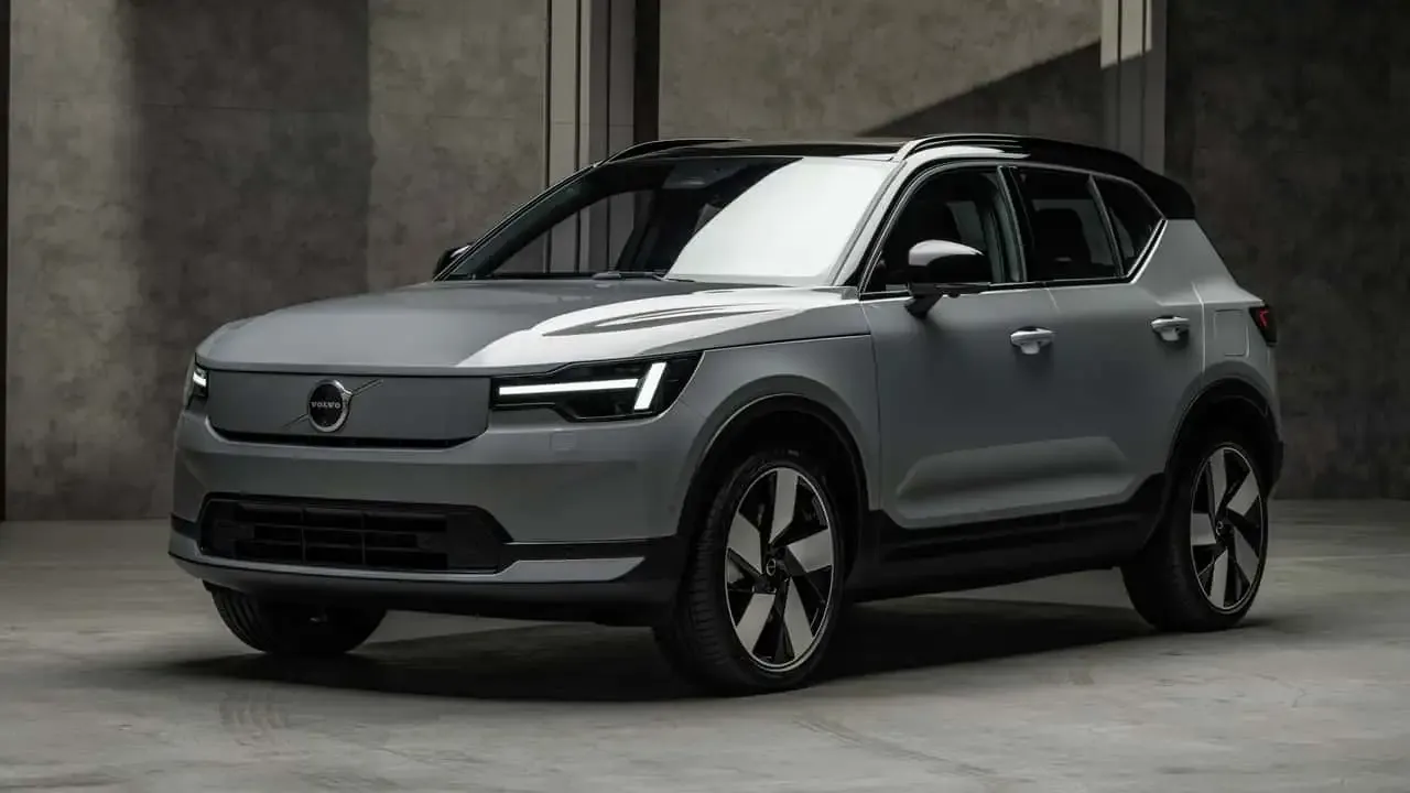 Volvo EX40 получил фейслифтинг, новый экран и цены от 2,14 млн грн