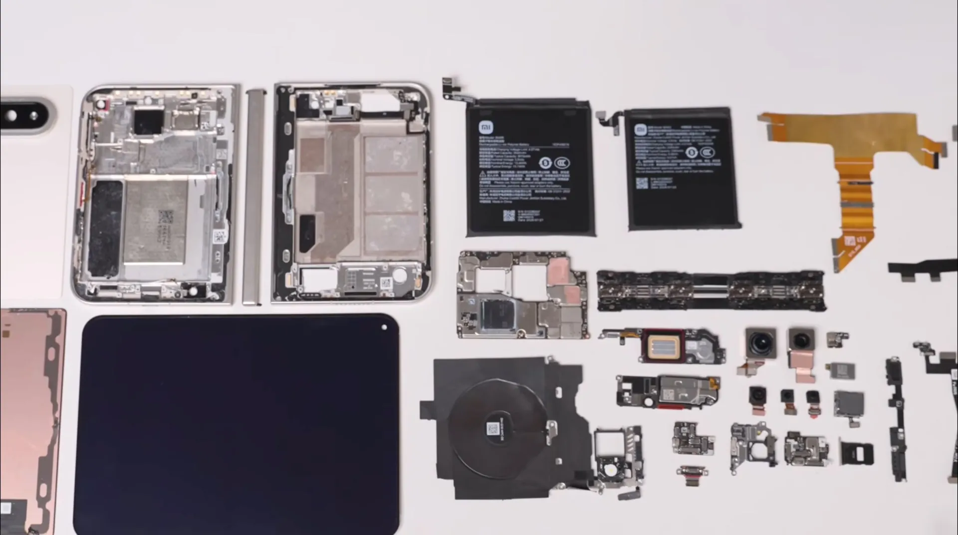 В разборке Xiaomi 18 Fold показали новый шарнир и систему охлаждения