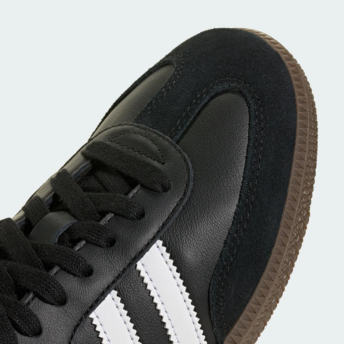 adidas представила базовые версии Samba Mule за $100