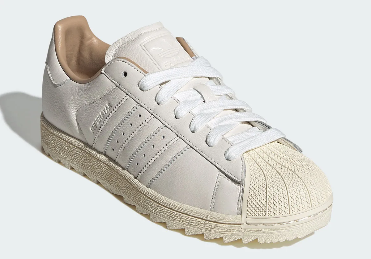 adidas представила кроссовки Superstar Ripple в расцветке Core White