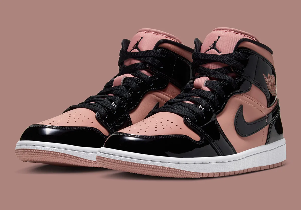 Air Jordan 1 Mid «Rust Pink» получили черную лакированную кожу