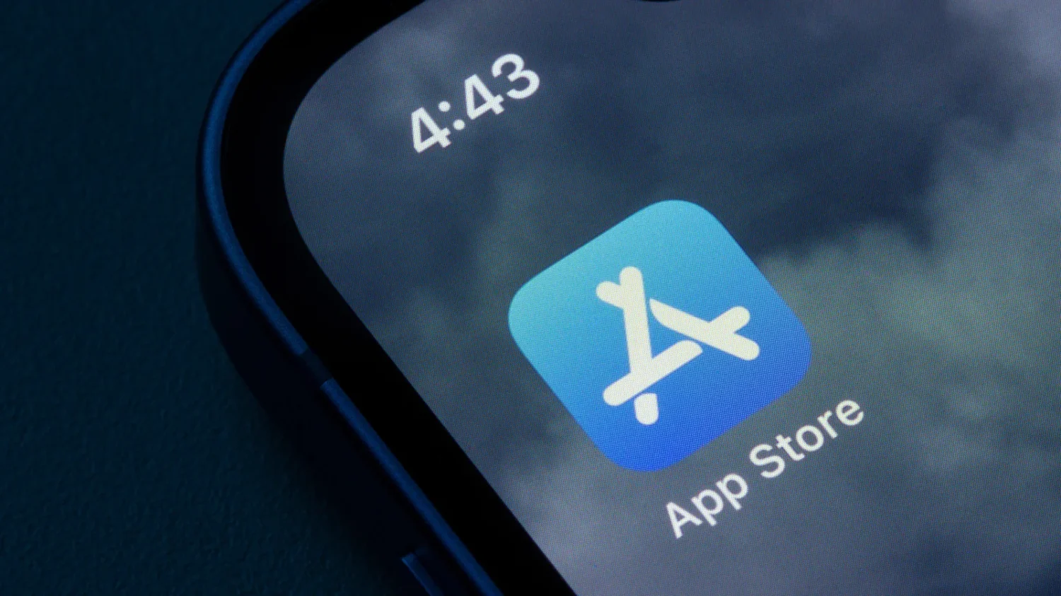 Apple ужесточила правила App Store против AI-сервисов «наглых» изображений