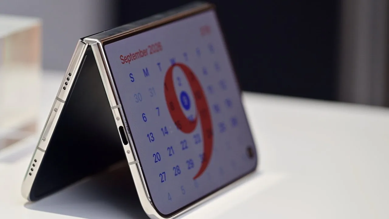 В розничных магазинах Apple появится ограниченное количество iPhone Duo