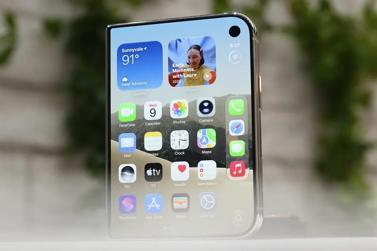 Apple предупредила о дефиците iPhone Duo в день старта продаж