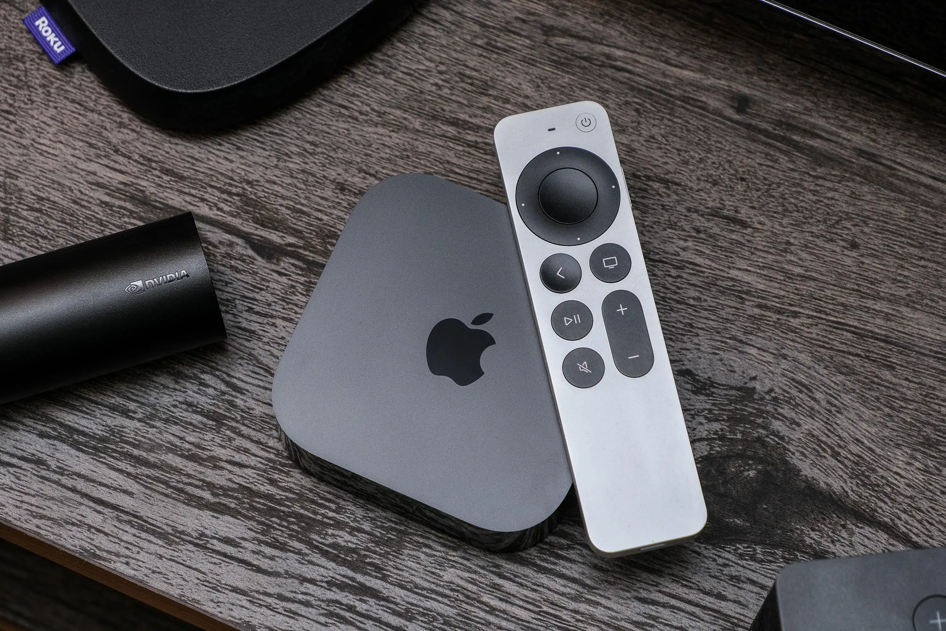 Слух: новый Apple TV получит встроенный микрофон и пульт с динамиком