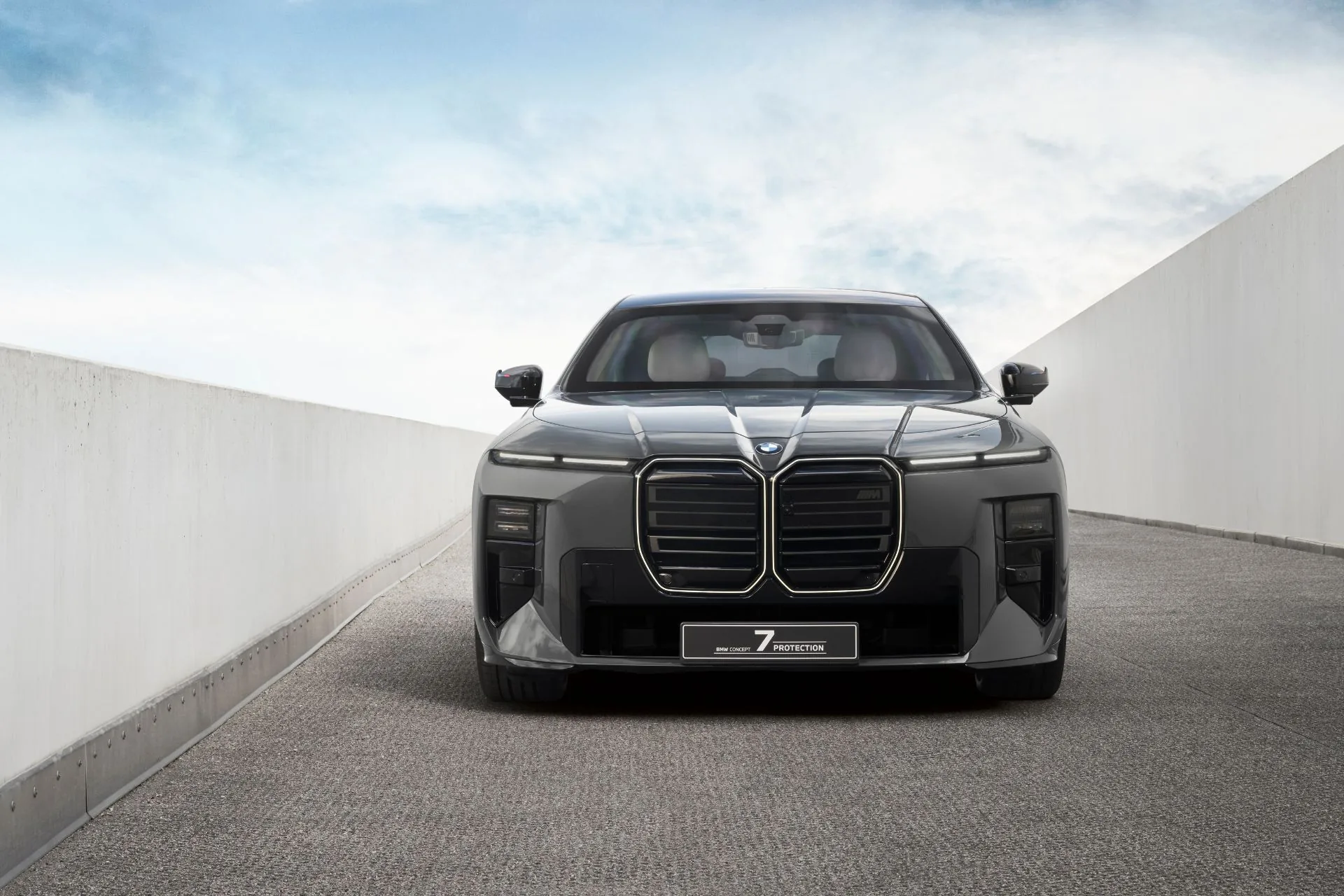 BMW представила концепт бронированного седана Concept 7 Protection