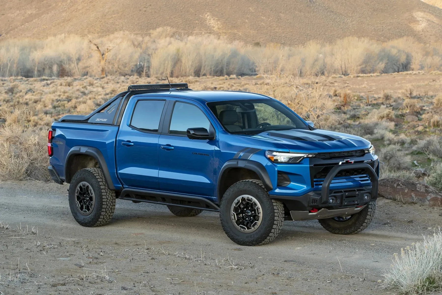 Иллюстрация к материалу «Chevrolet вернет пакет Desert Boss для пикапа Colorado в 2027 году». Фото: Gear Patrol.