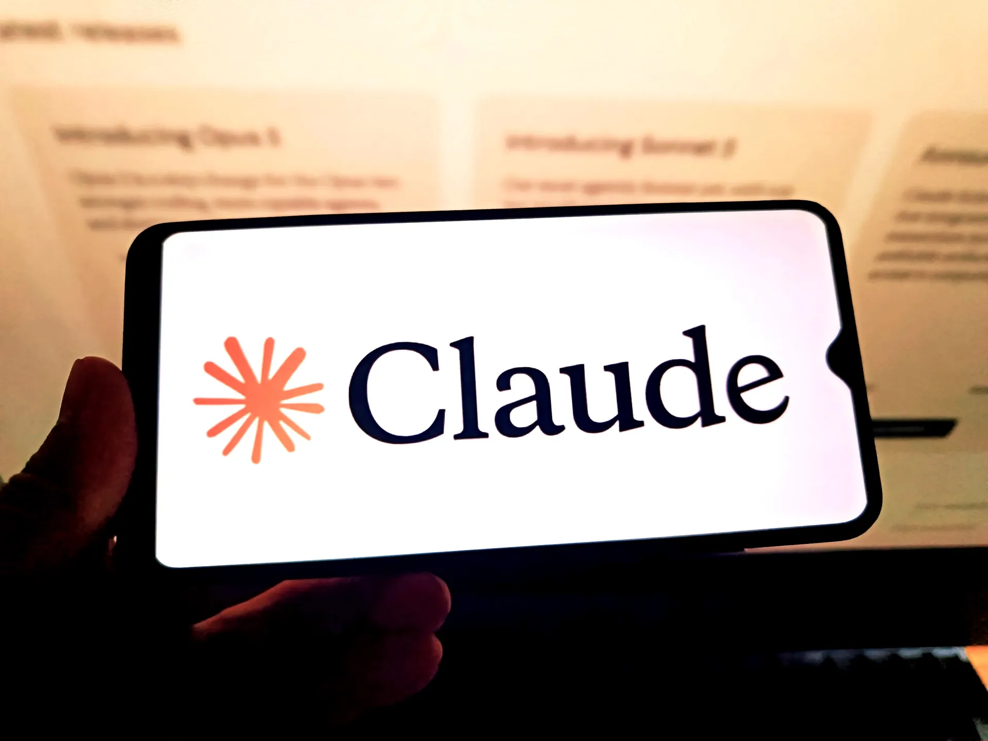 Как зарегистрироваться в Claude и оплатить подписку Claude Pro