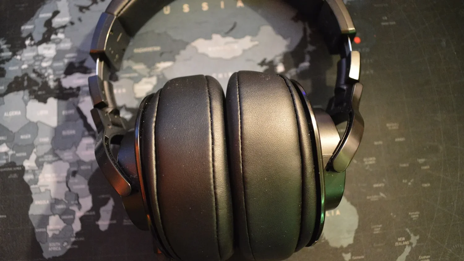 Накладные наушники Audio-Technica ATH-M40x с мягкими амбушюрами