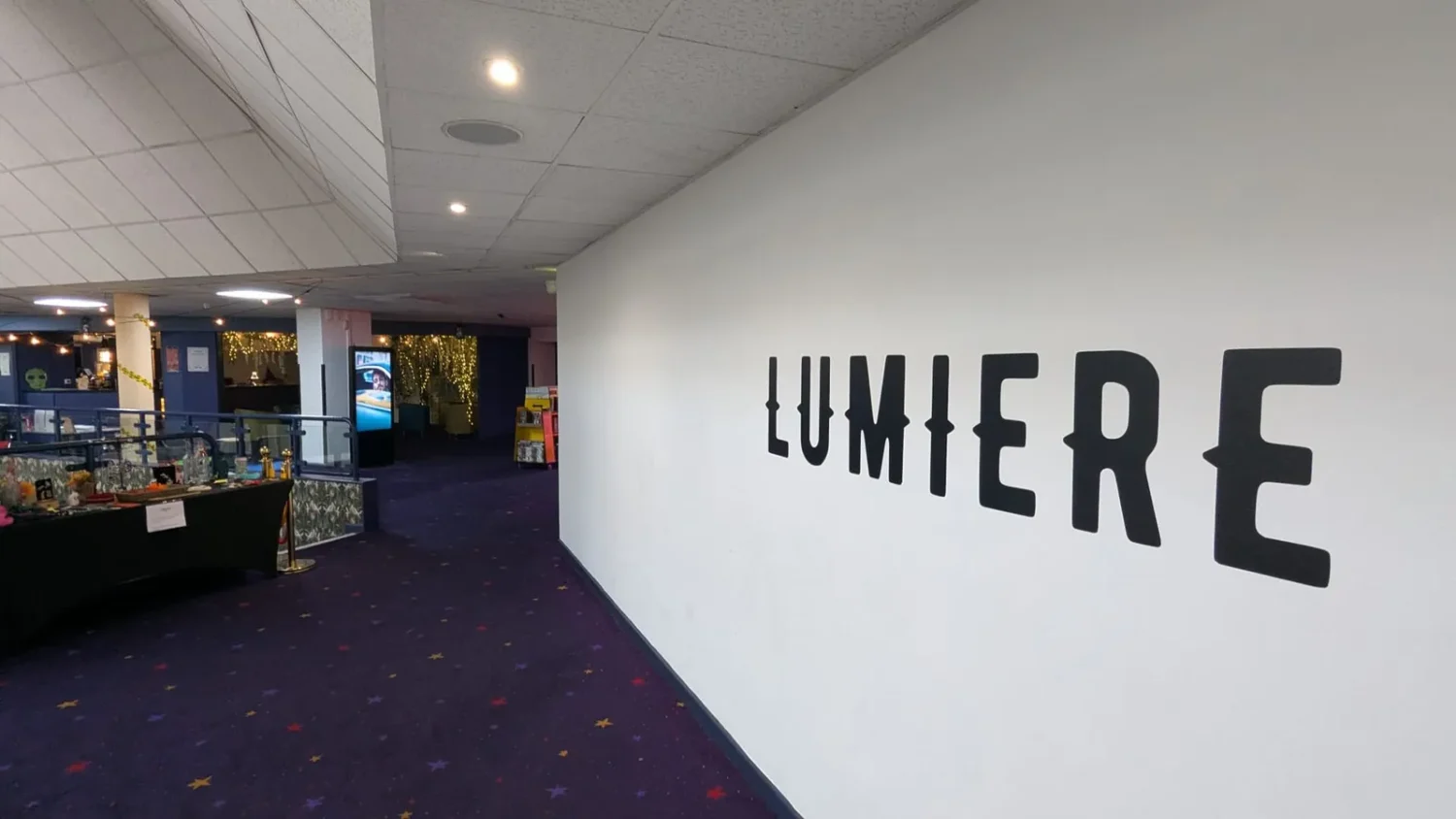 Холл кинотеатра Lumière