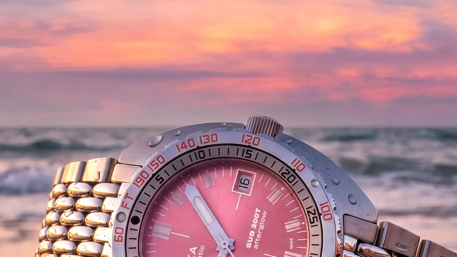 Doxa представила лимитированную версию часов SUB 200T Afterglow