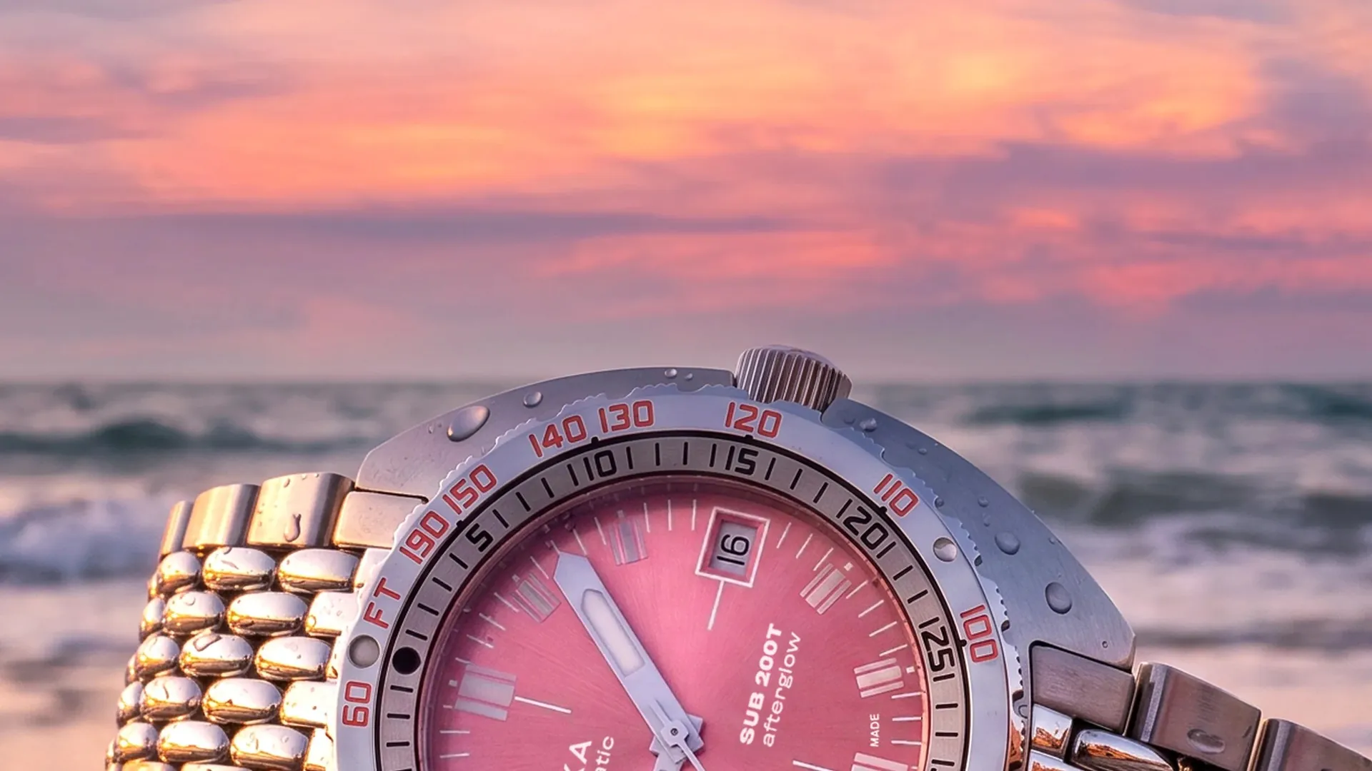 Doxa представила лимитированную версию часов SUB 200T Afterglow