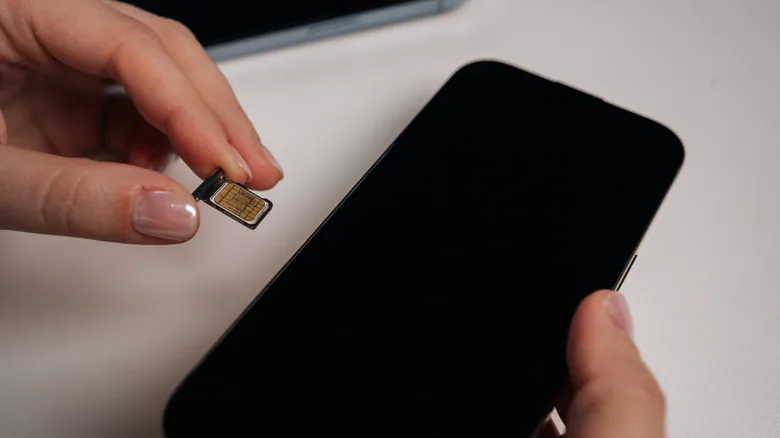 Сравнение eSIM и физических SIM-карт: плюсы и минусы технологии