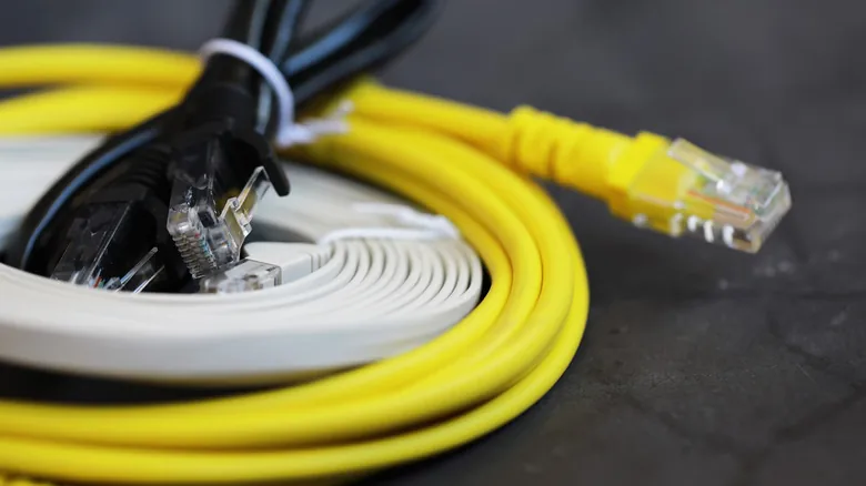 Можно ли прокладывать обычные Ethernet-кабели на улице