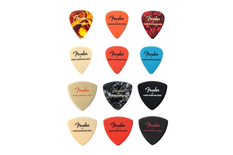 Иллюстрация к материалу «Fender и Dark Horse Records представили гитары Stratocaster». Фото: Hypebeast.