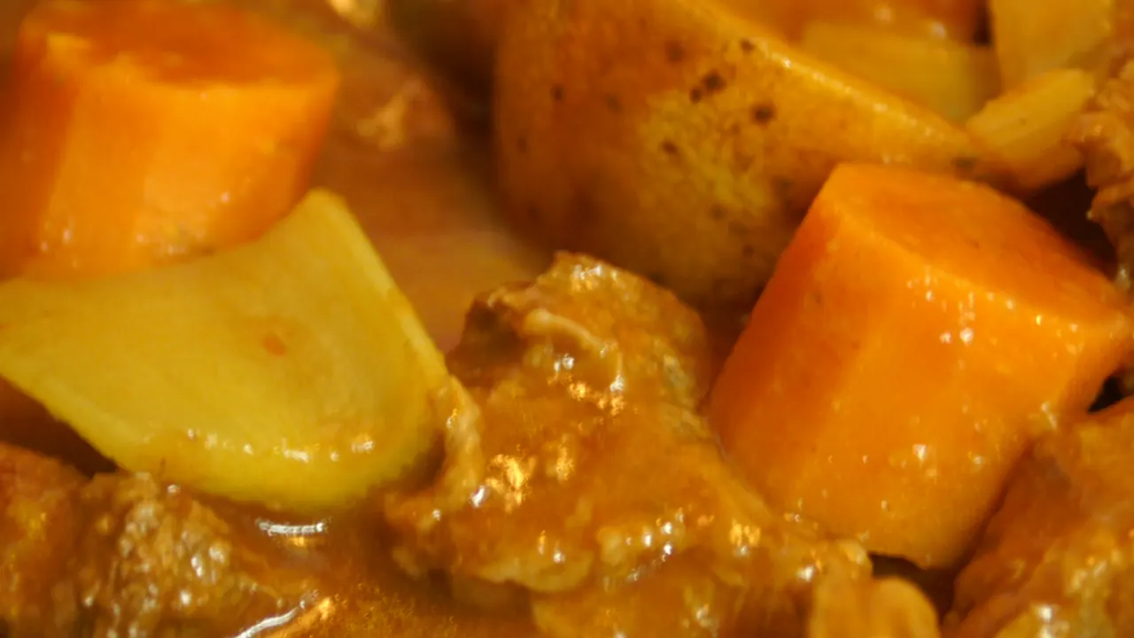 Тушёная говядина с овощами