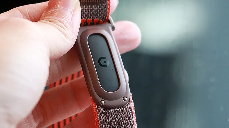Google объяснила уровень водонепроницаемости фитнес-трекера Fitbit Air