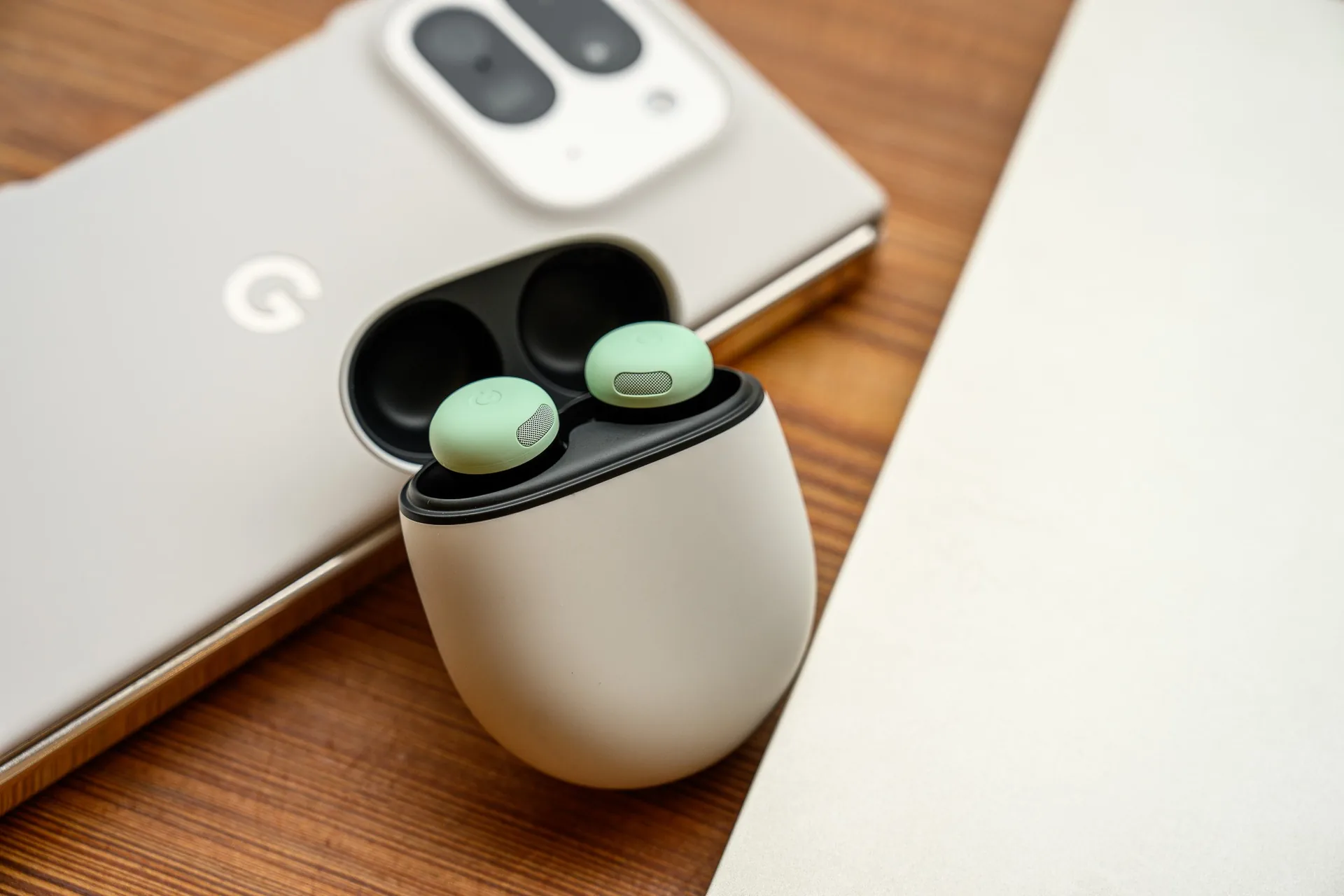 Google добавила определение сна и новые функции Gemini в Pixel Buds