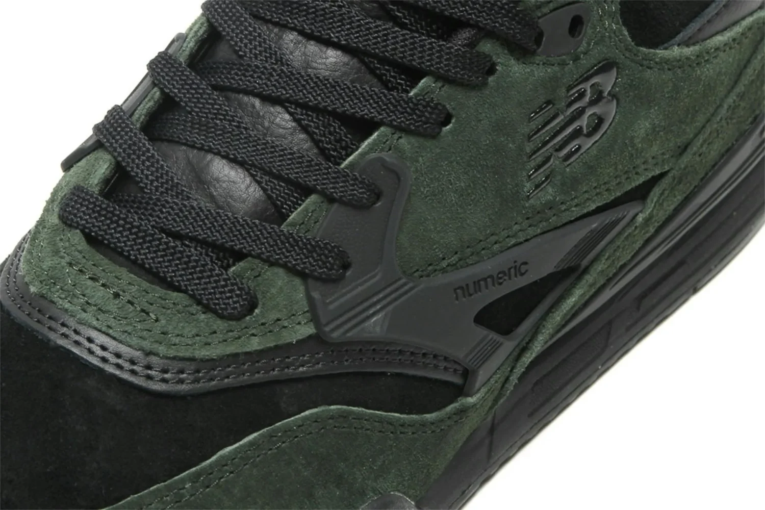 Grand Collection выпустила вторую коллаборацию с New Balance Numeric
